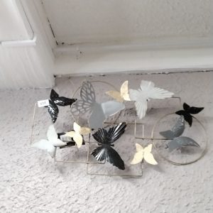 Papillon sur cercles et carré beaux-arts