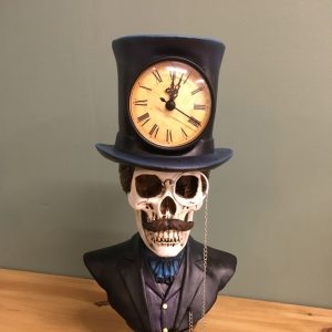 Tête de mort buste avec horloge